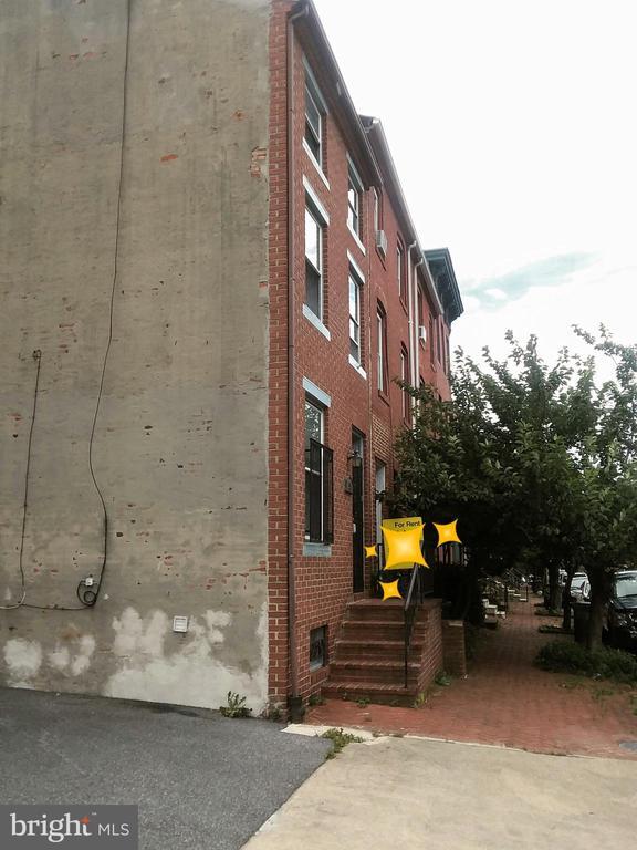 Building Photo - 651 South Paca St