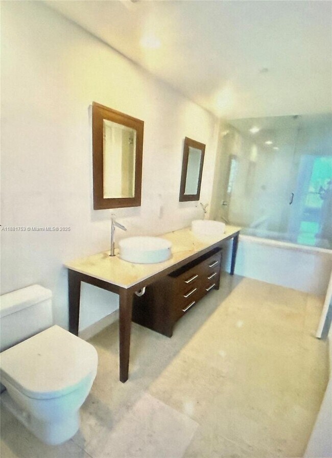 Building Photo - 475 Brickell Ave