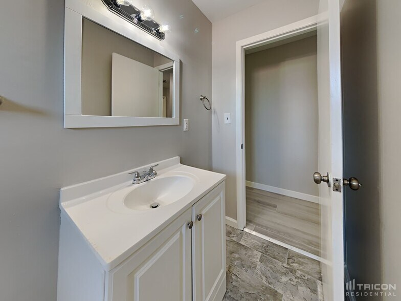 Building Photo - 1508 Crestview Dr