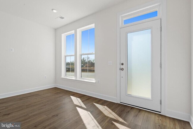 Building Photo - 596 Watermans Dr