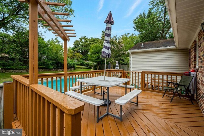Building Photo - 4213 University Dr