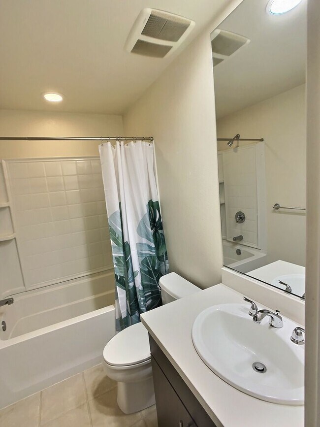 Building Photo - Beautifully Upgraded 2 Bedroom Condo with a Den in Downtown San Jose