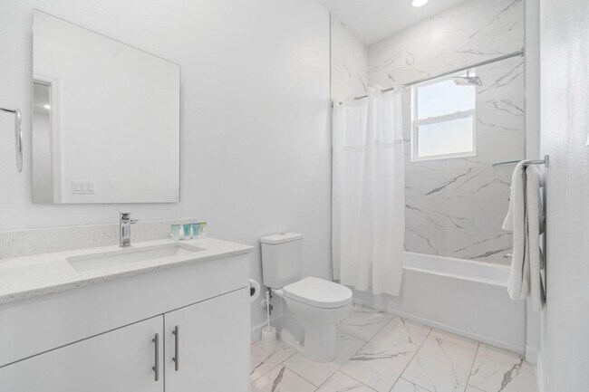 Building Photo - 384 Famagusta Dr