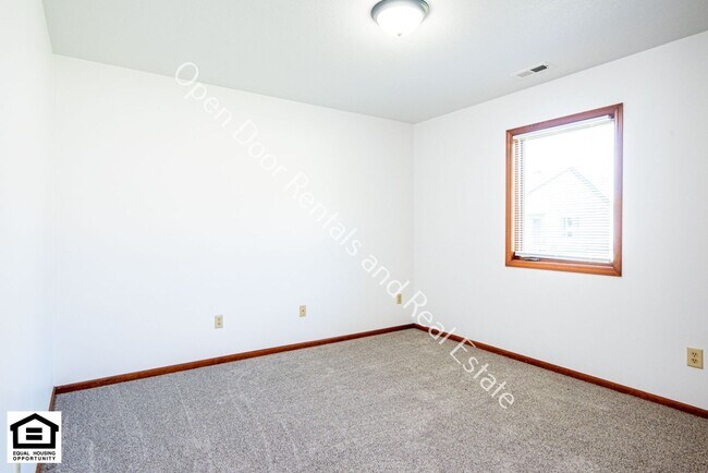 Building Photo - 1525/1529 Flagstone Dr.