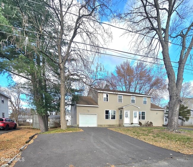 Primary Photo - 19 Commodore St