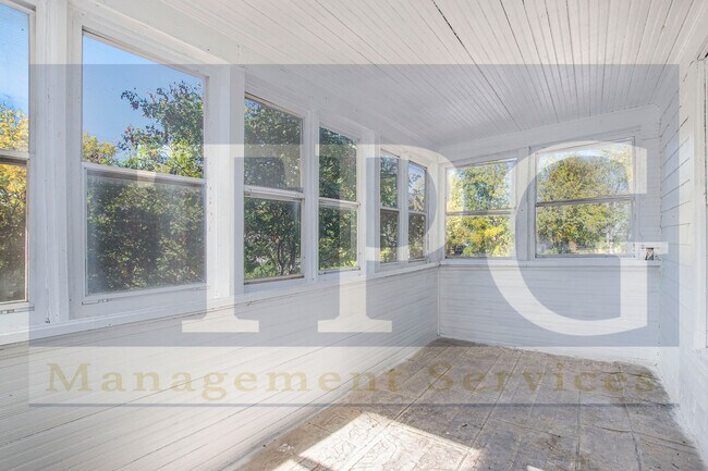 Building Photo - 4241 Charlotte St