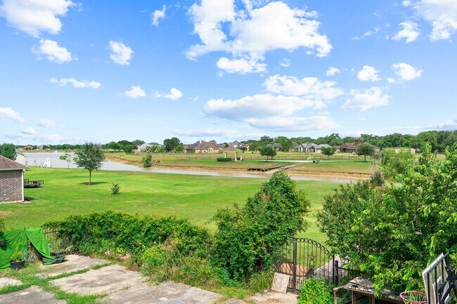 Building Photo - 13819 Lakeview Meadow Dr