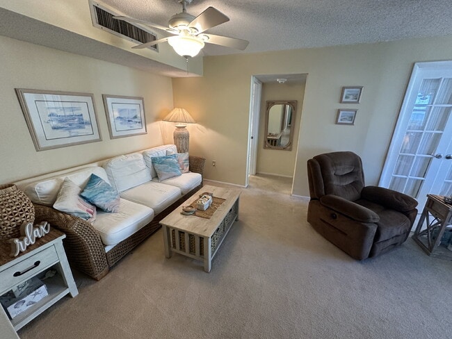 Building Photo - Villa Vista Condo  Available June 1st - December 31st 2026