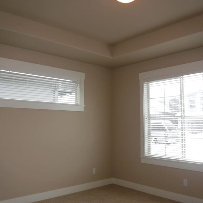 Building Photo - Beautiful 3 Bed/3 Bath Single Level Home i...