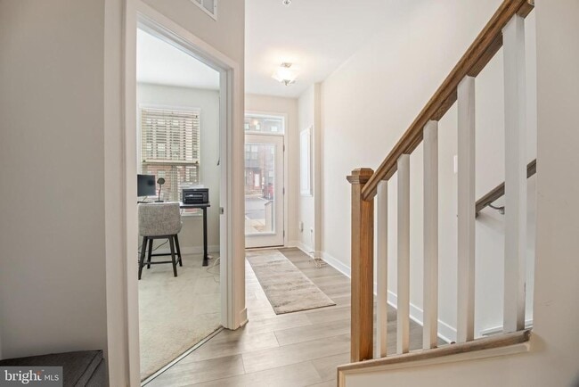 Building Photo - 646 Lakemont Dr