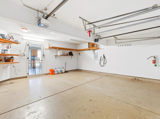 Building Photo - 135 Elba Dr