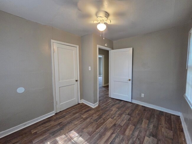 Building Photo - 4047 Chelsea Ave