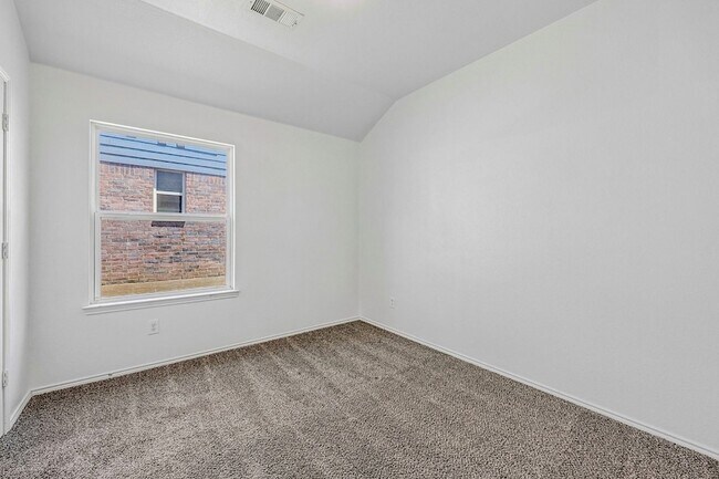 Building Photo - 512 Stableford St