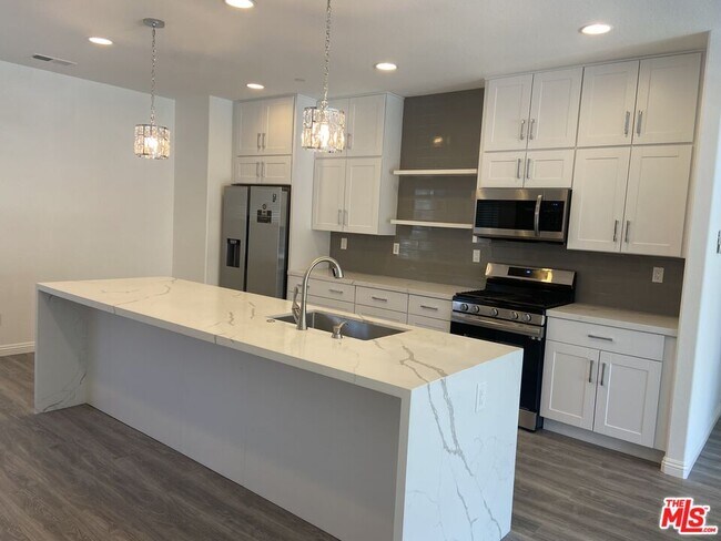 Building Photo - 3743 Mountain Gate