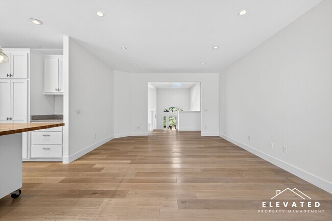 Building Photo - 9400 Chalk Hill Rd