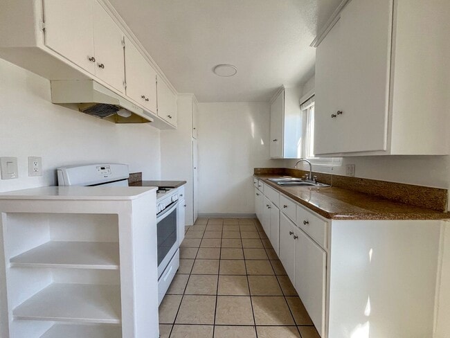 Interior Photo - 3216 W 99th St