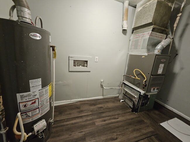Building Photo - 6602 Lennington Dr