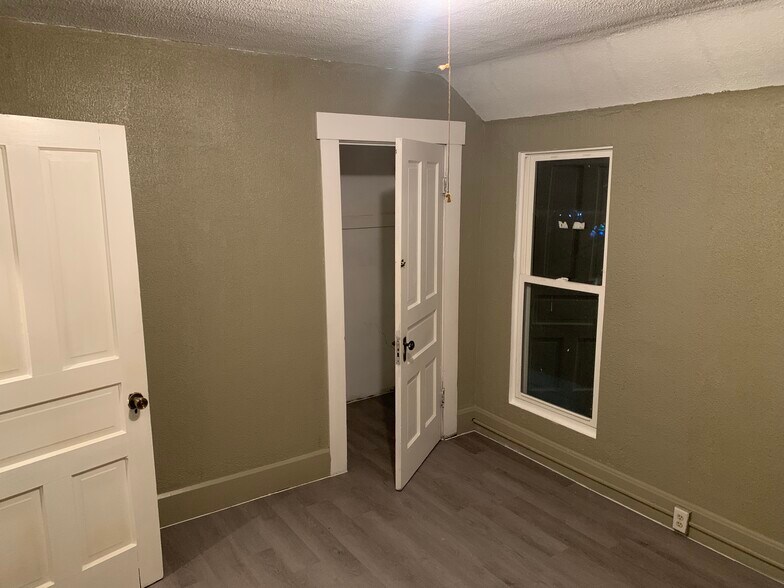 Building Photo - 2207 Glen Ct