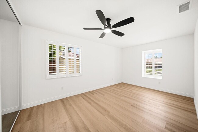 Building Photo - 37762 Drexell Dr