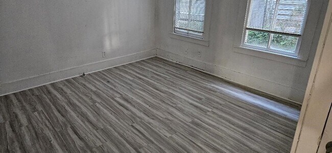 Building Photo - 2118 Elysian St