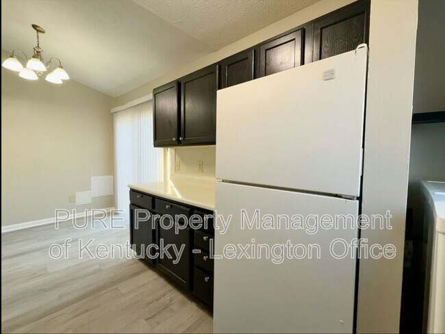 Building Photo - 222 Buffalo Trce