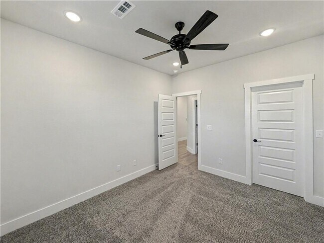 Building Photo - 6907 SW High Meadow Blvd