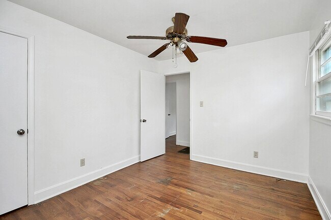 Building Photo - 4401 Ridgeley Dr