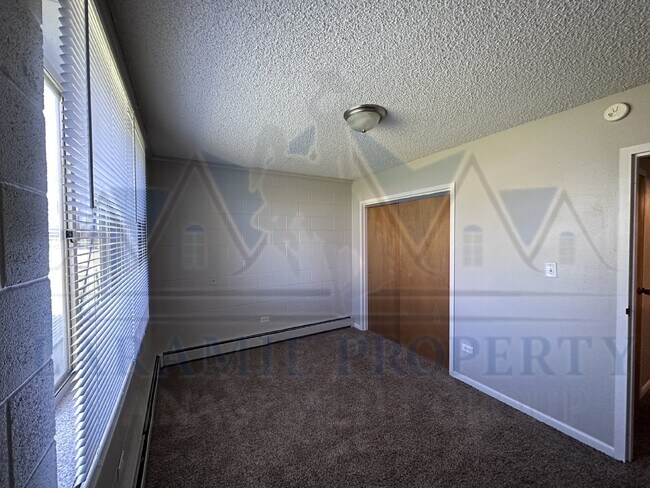 Building Photo - 1 Bed 1 Bath Apartment