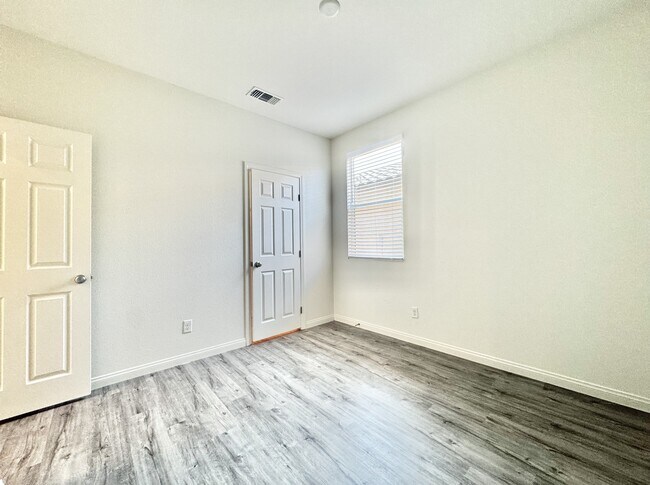 Building Photo - 4258 Tarim St