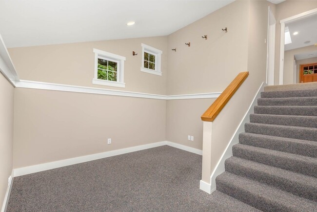 Building Photo - 1305 5th St