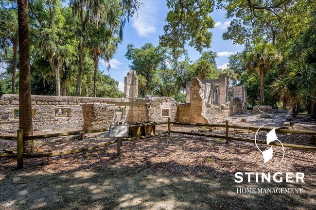 Building Photo - 144 Locust Fence Rd