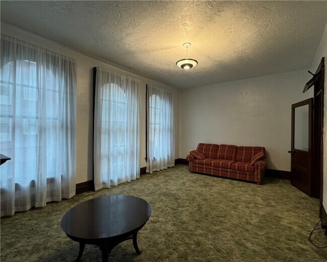 Building Photo - 407 Fallowfield Ave