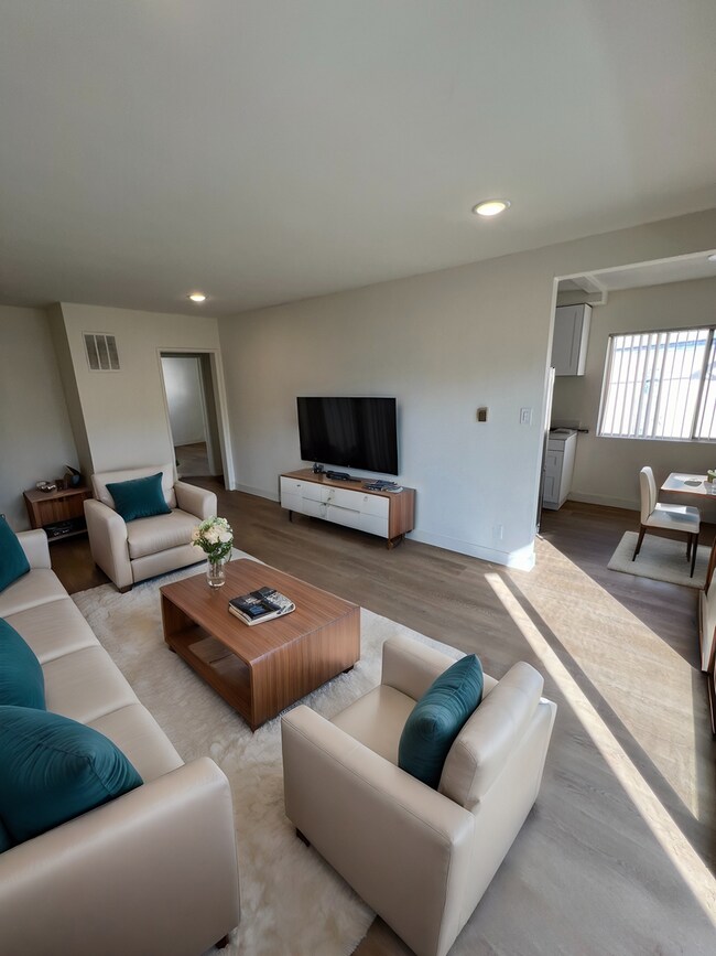 Interior Photo - Primetime Brentwood