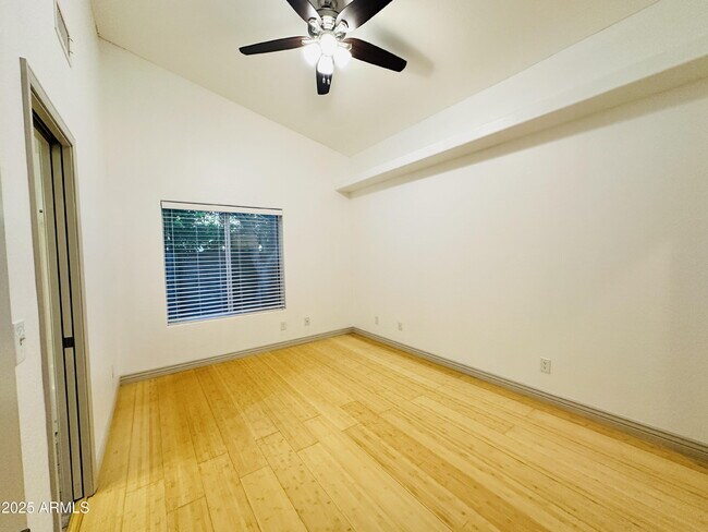 Building Photo - 2110 E Enrose Cir