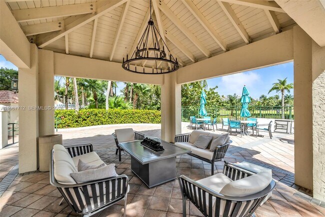 Building Photo - 19501 W Country Club Dr