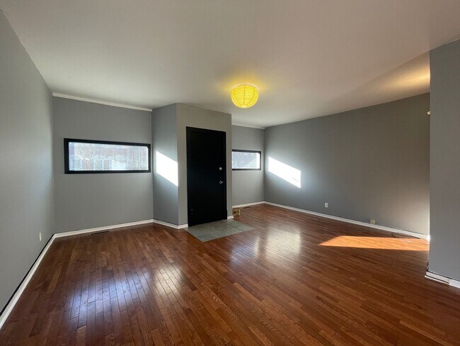 Building Photo - 1819 S May St