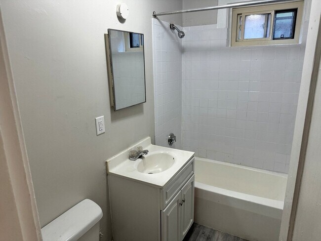 Building Photo - 18 Mattoon St