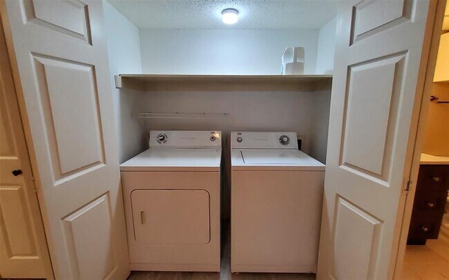 Building Photo - 2300 Old Spanish Trail