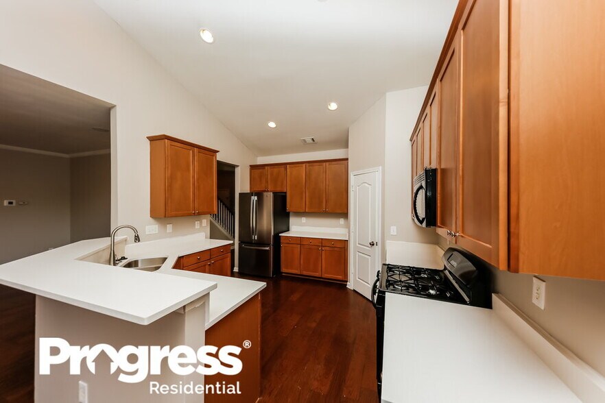 Building Photo - 4550 Black Hills Dr NW