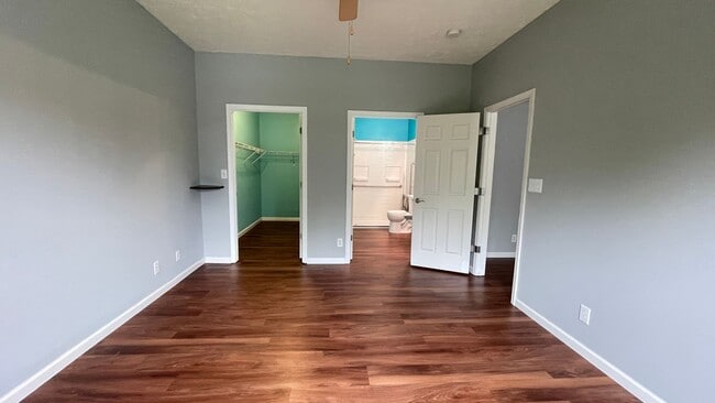 Building Photo - LEXINGTON FARMS...3 Bedroom 2 Bath