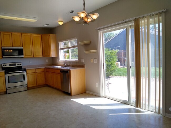 Building Photo - Gorgeous 2 Story 3 Bedroom 2.5 Baths in Dacono For Rent