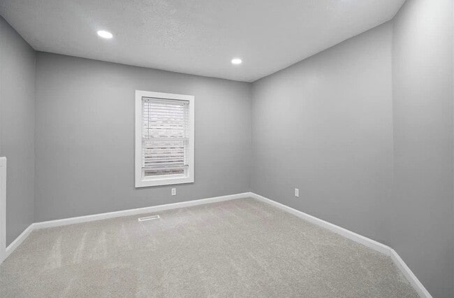 Building Photo - 846 N Parker Ave