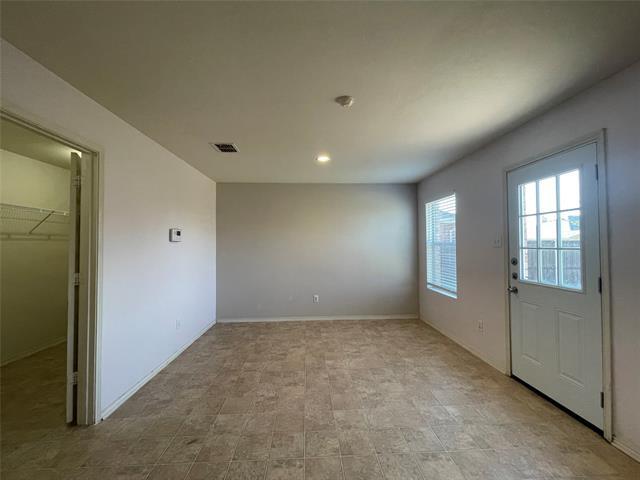 Building Photo - 2801 Mockingbird St