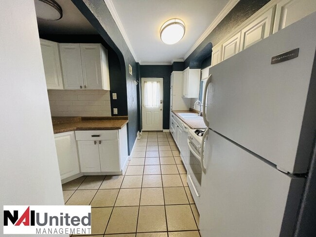 Building Photo - 3 bedroom, 2 bathroom close to Unity Point...