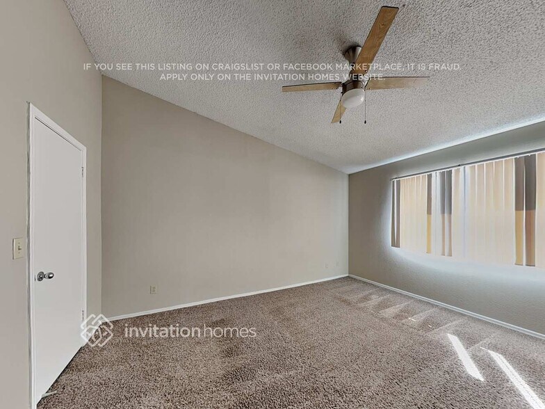 Building Photo - 8943 W Cinnabar Ave