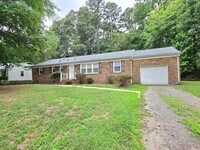Building Photo - Cute Ranch in Yorktown Ready For New Tenants!