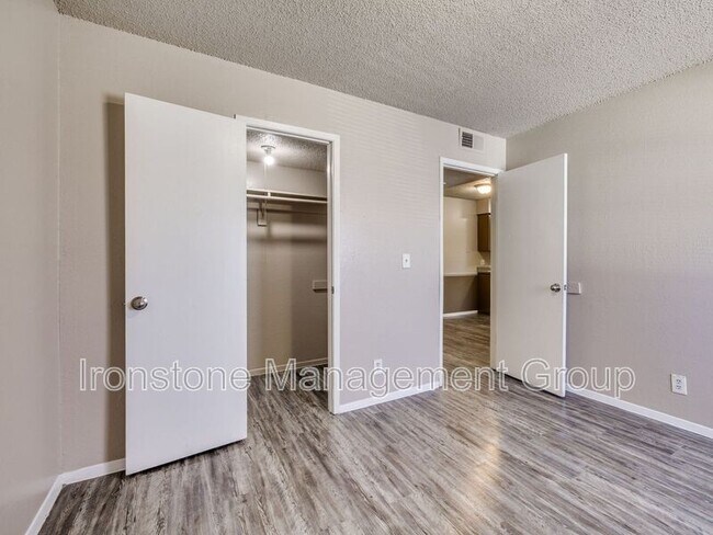 Building Photo - 4651 S Darlington Ave