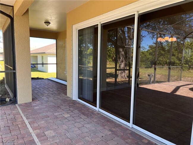 Building Photo - 1521 SW 22nd Pl