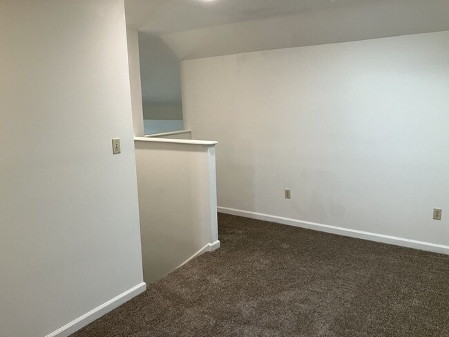 Building Photo - 114 W Shore Dr