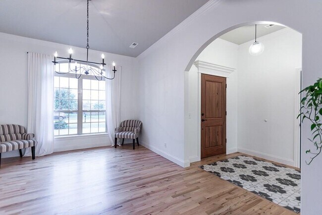 Building Photo - 461 Bordeaux Ave